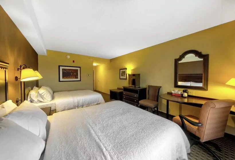 Отель Hampton Inn & Suites Chadds Ford