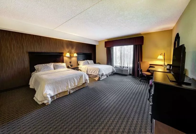 Отель Hampton Inn & Suites Chadds Ford