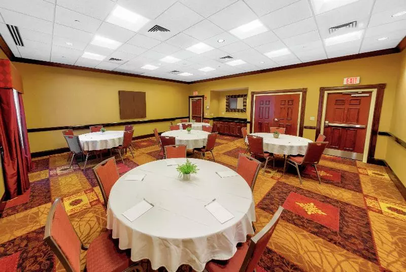 Отель Hampton Inn & Suites Chadds Ford