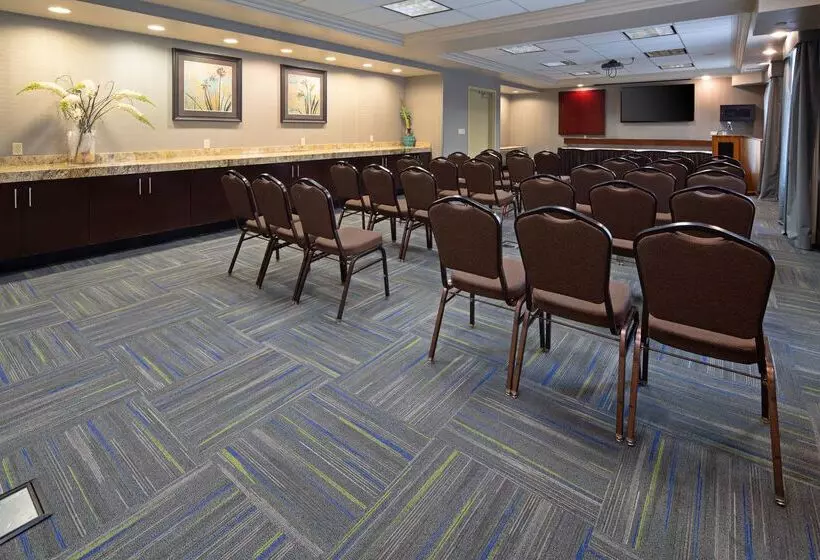 호텔 Hampton Inn Visalia