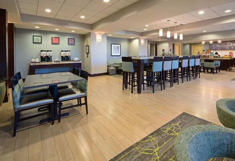 호텔 Hampton Inn Visalia