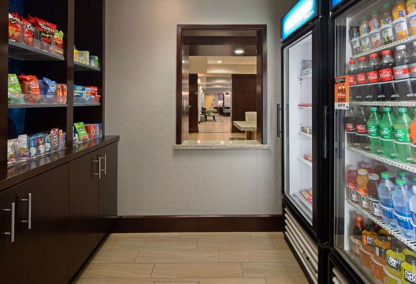 호텔 Hampton Inn Visalia