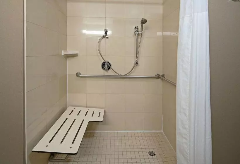 호텔 Hampton Inn Visalia