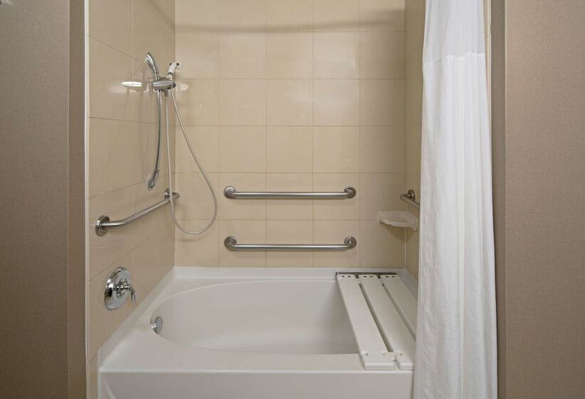 호텔 Hampton Inn Visalia