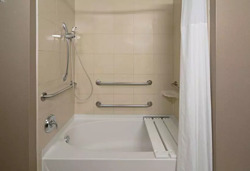 호텔 Hampton Inn Visalia