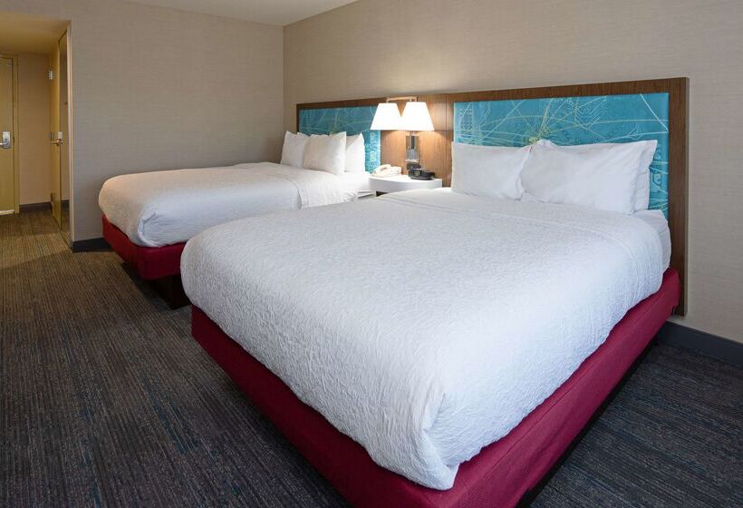 호텔 Hampton Inn Visalia