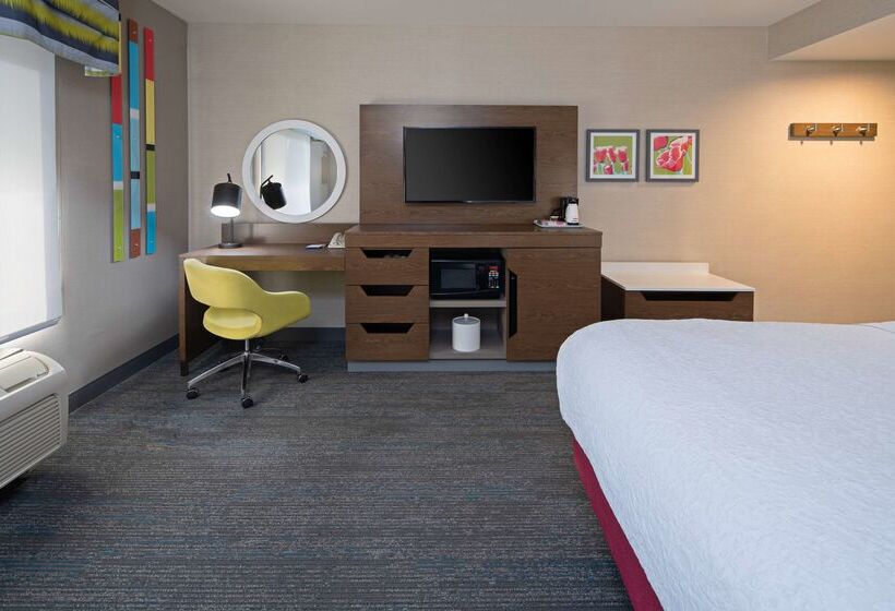 호텔 Hampton Inn Visalia