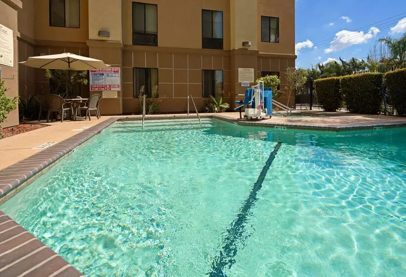 호텔 Hampton Inn Visalia