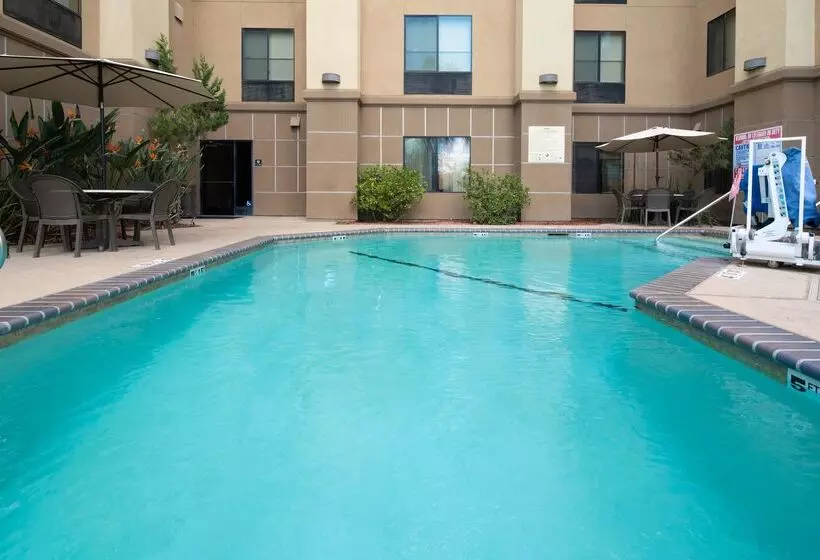 호텔 Hampton Inn Visalia