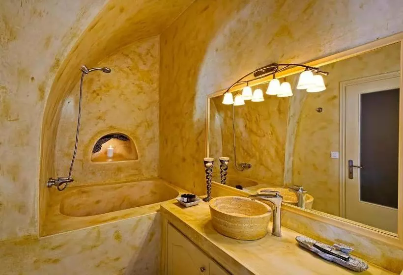 Hotel Lava Suites & Lounge