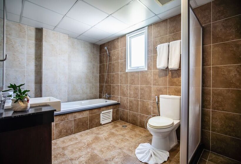 Ratana Hotel Chalong