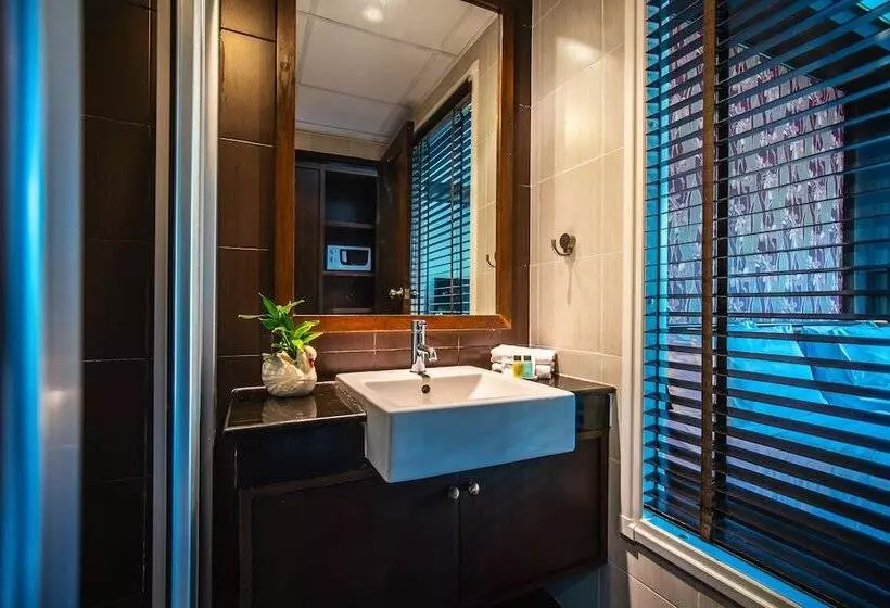 Ratana Hotel Chalong