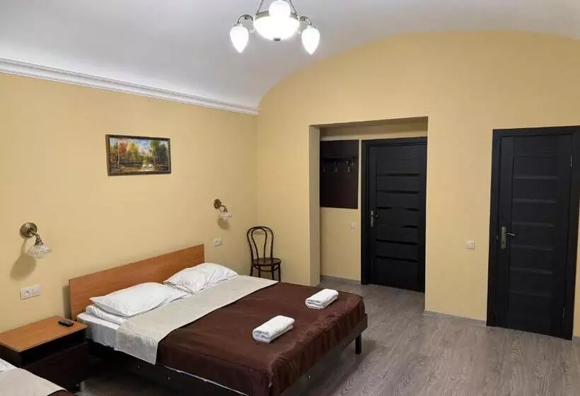 هتل Tsisar Bankir
