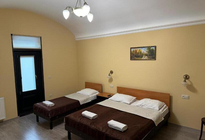 فندق Tsisar Bankir