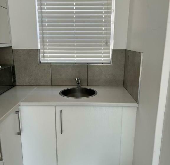 پانسیون Pine Park Garden Cottages