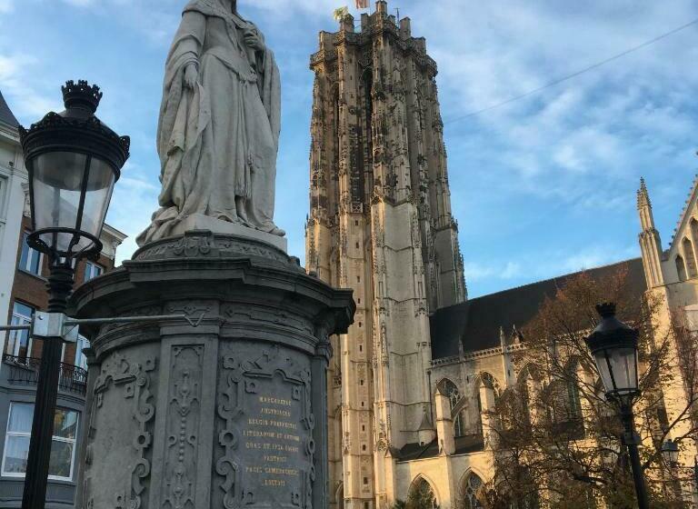 تختخواب و صبحانه Margaretha S Room