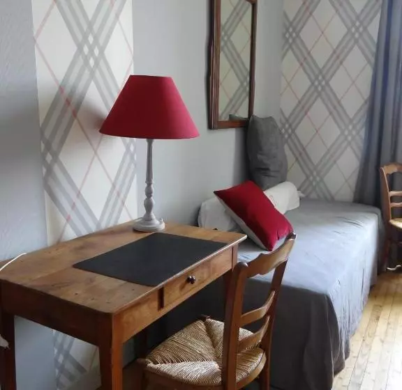 ベッドアンドブレックファースト Les Tilleuls   Chambres D Hôtes   La Rochefoucauld