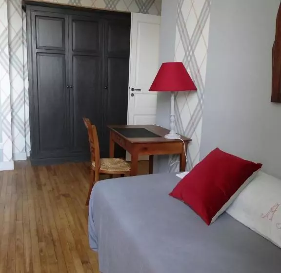 ベッドアンドブレックファースト Les Tilleuls   Chambres D Hôtes   La Rochefoucauld
