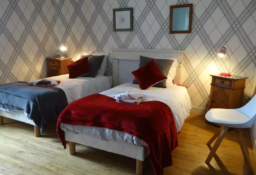 ベッドアンドブレックファースト Les Tilleuls   Chambres D Hôtes   La Rochefoucauld