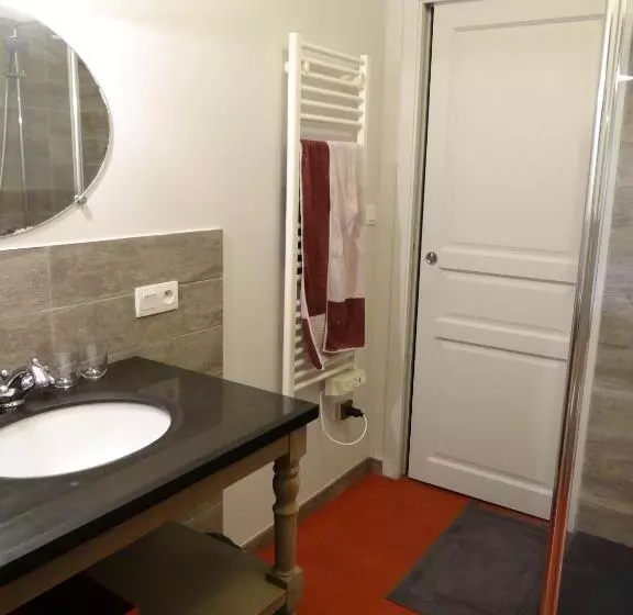 ベッドアンドブレックファースト Les Tilleuls   Chambres D Hôtes   La Rochefoucauld