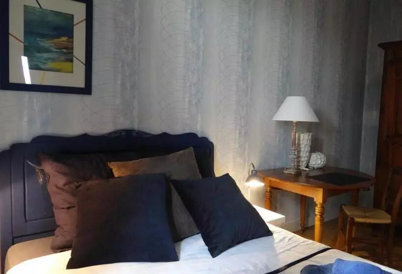 ベッドアンドブレックファースト Les Tilleuls   Chambres D Hôtes   La Rochefoucauld
