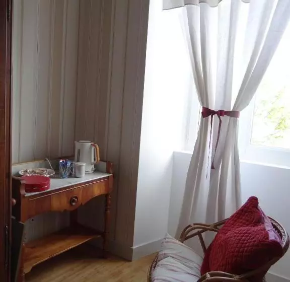 ベッドアンドブレックファースト Les Tilleuls   Chambres D Hôtes   La Rochefoucauld