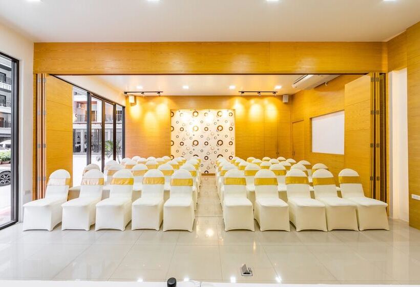 בית מלון כפרי Amata Patong