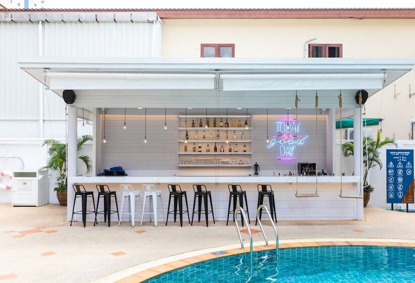 בית מלון כפרי Amata Patong