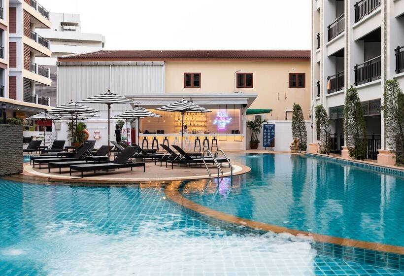 בית מלון כפרי Amata Patong