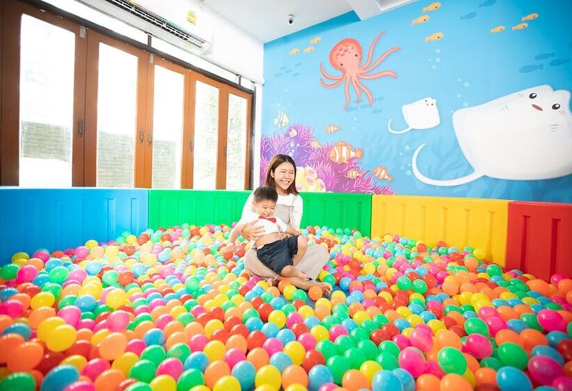 בית מלון כפרי Amata Patong