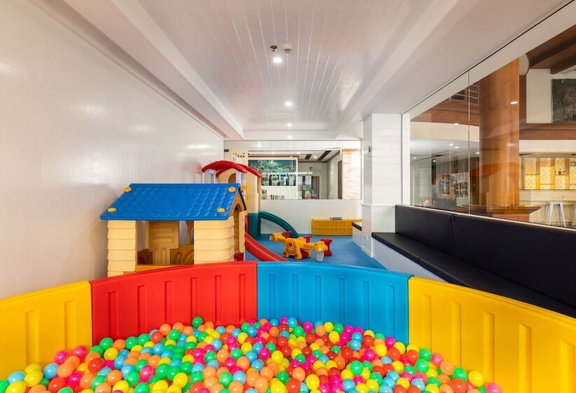 בית מלון כפרי Amata Patong