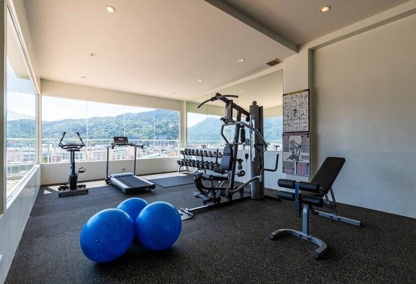 בית מלון כפרי Amata Patong