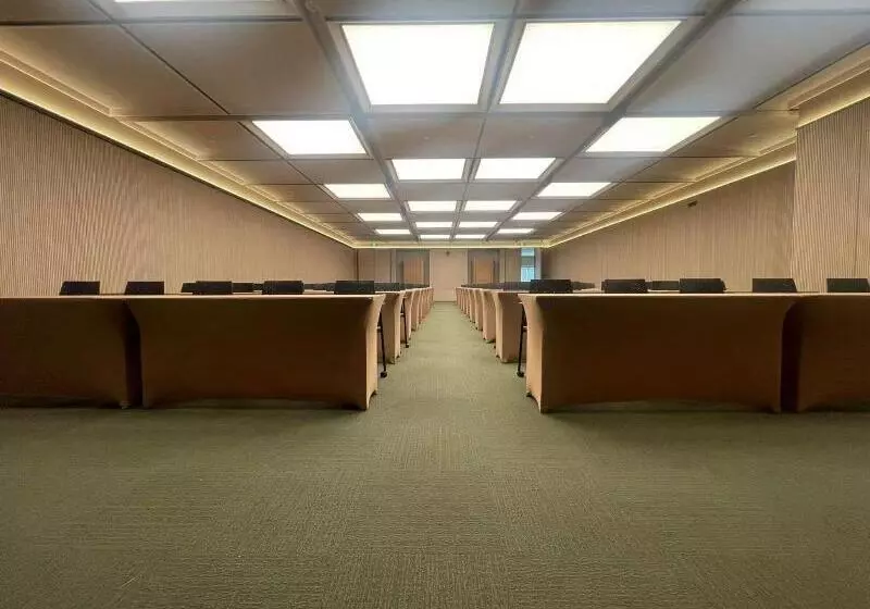 Отель Intercity Shenzhen Futian Huanggang