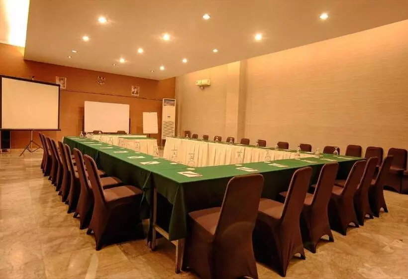 Отель Bali World