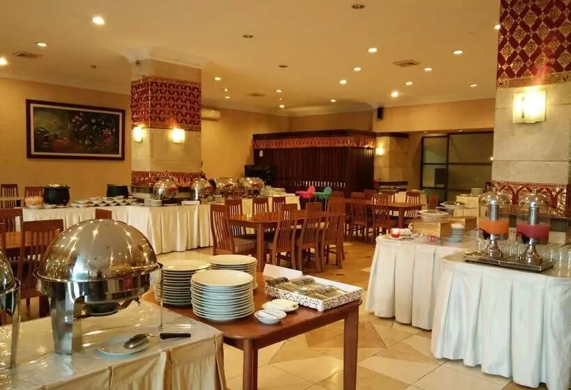 Отель Bali World