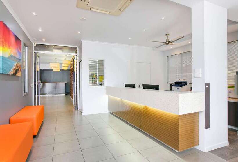 ホテル Comfort Inn Cairns City