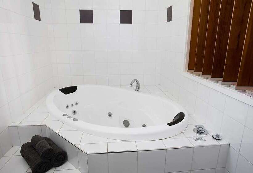 בית מלון כפרי Comfort Inn On Raglan