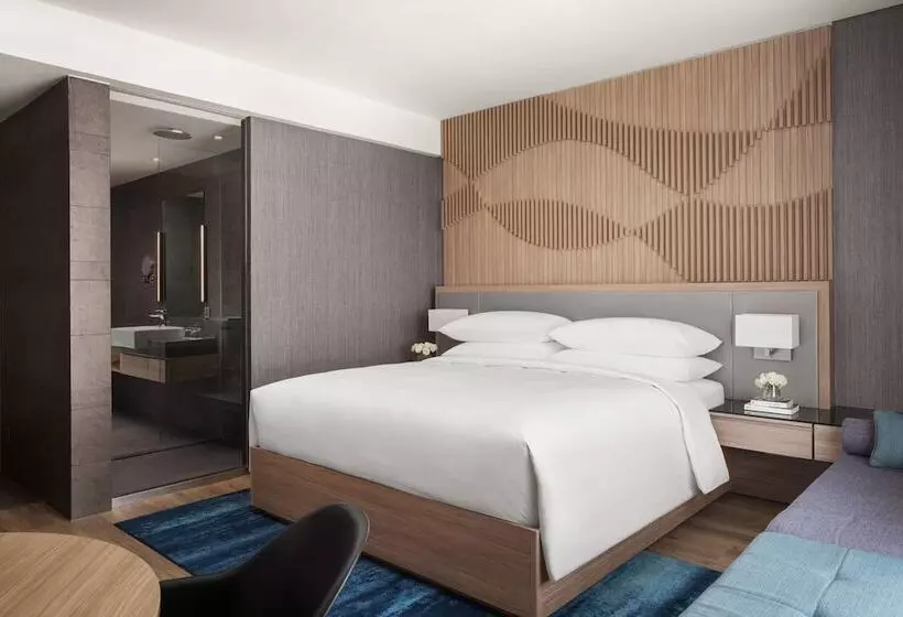 فندق Courtyard By Marriott Phnom Penh