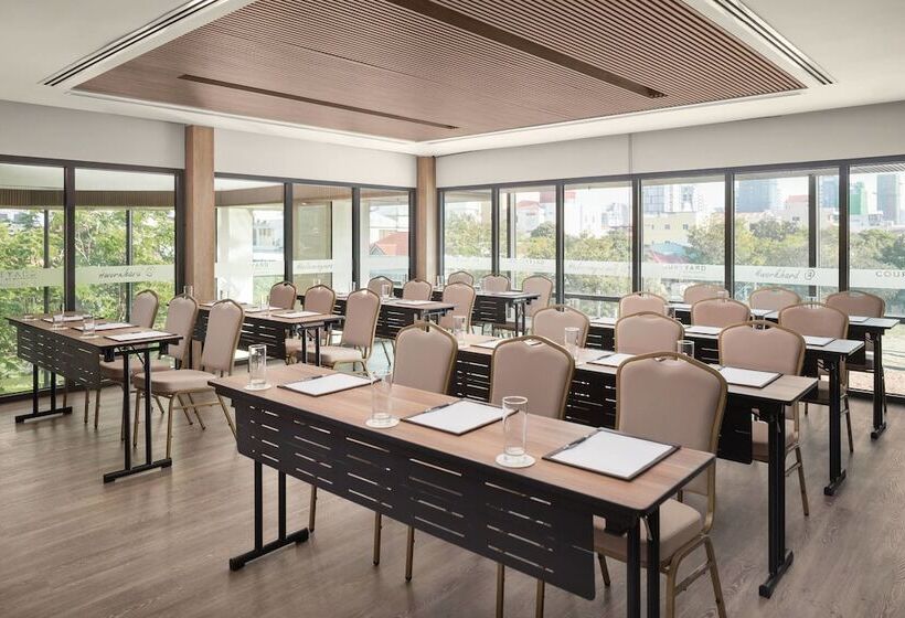 ホテル Courtyard By Marriott Phnom Penh