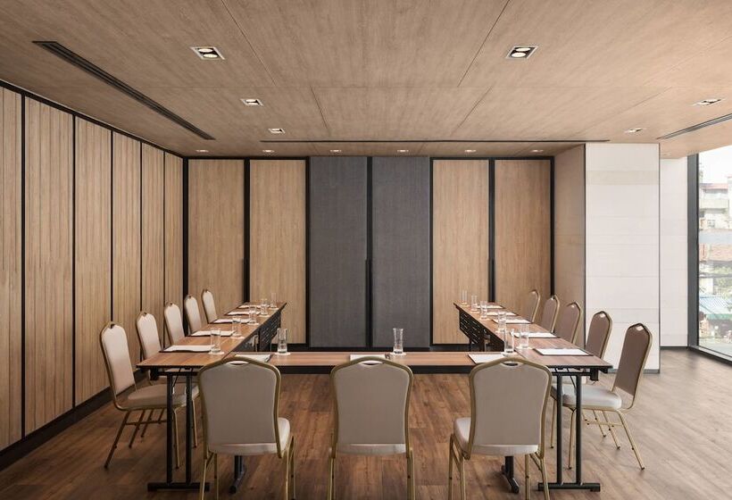 ホテル Courtyard By Marriott Phnom Penh