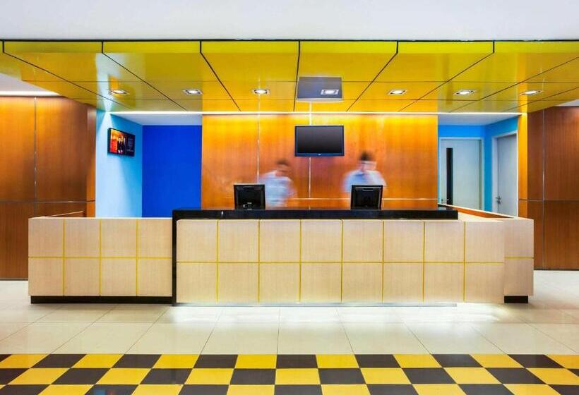 בית מלון כפרי Ibis Budget Jakarta Menteng