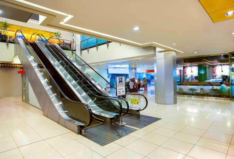 בית מלון כפרי Ibis Budget Jakarta Menteng