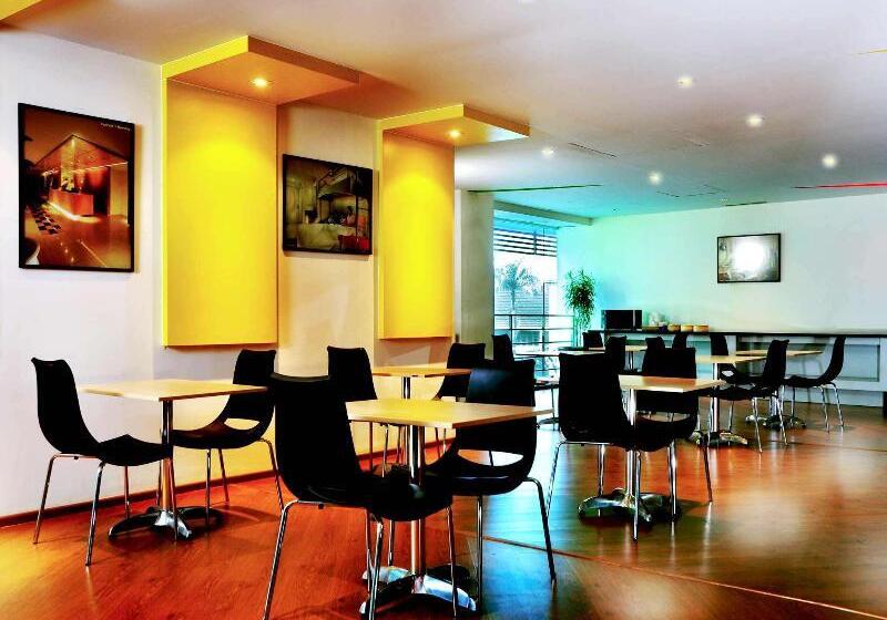 בית מלון כפרי Ibis Budget Jakarta Menteng