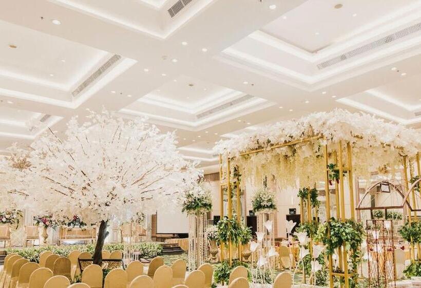 Lumire Hotel & Convention Centre