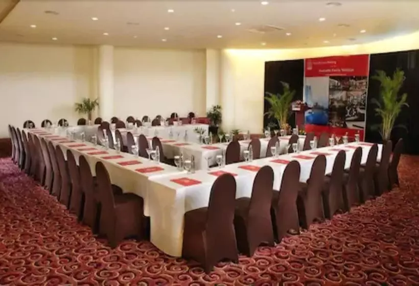 Отель Marbella Suites Bandung