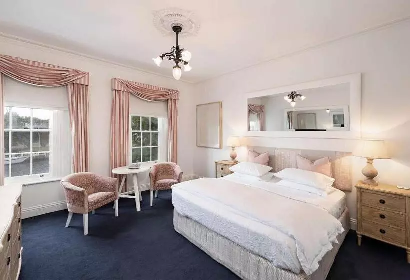 هتل Oscars Waterfront Boutique