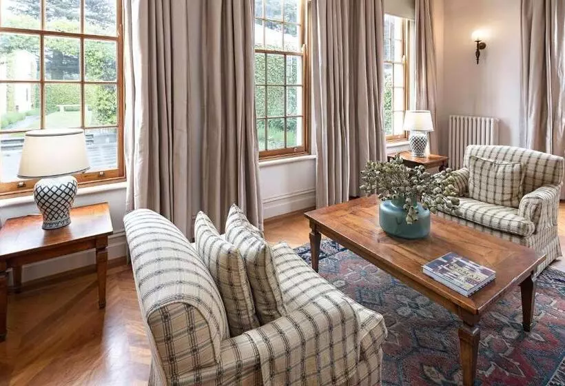 هتل Oscars Waterfront Boutique