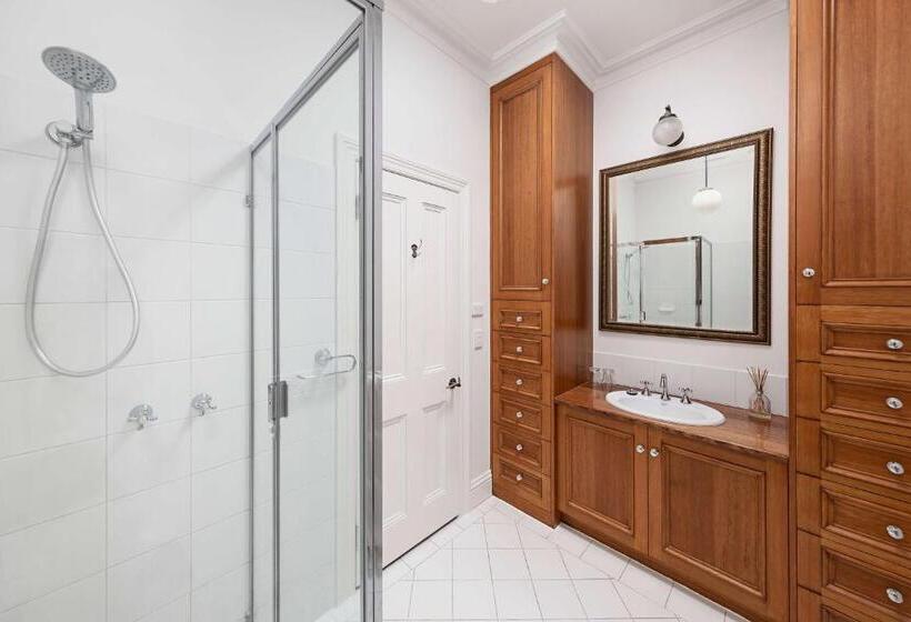 ホテル Oscars Waterfront Boutique