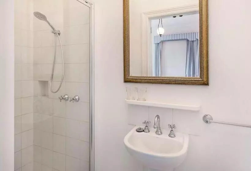 هتل Oscars Waterfront Boutique