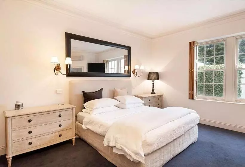 هتل Oscars Waterfront Boutique